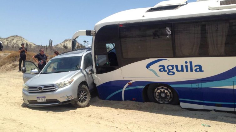 Choca autobús del Águila en carretera La Paz-Constitución; no hay  lesionados – NBCS Noticias