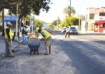 Realiza Servicios Públicos limpieza de calles por fuga de agua