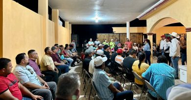 Se reúne Paz Ochoa y Tano Pérez con pescadores de Loreto
