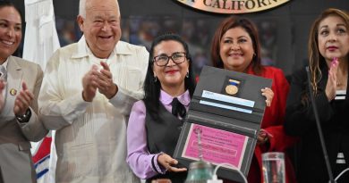 Entrega Congreso de BCS presea María Dionisia Villarino a Martha Candelaria Reyes Becerril