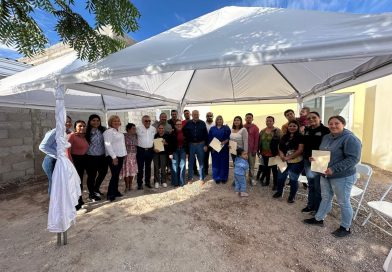 Entrega Gobernador Víctor Castro acciones de vivienda a familias de Loreto