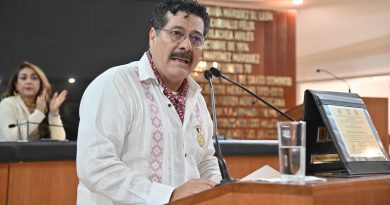 Otorga Congreso de BCS medalla al Mérito Artístico y Cultural a Enoc Leaño