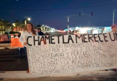 Habitantes de Chametla protestan por obra en carretera, pese a acuerdo de detener trabajos