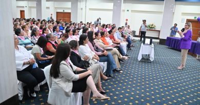 Más de 300 mujeres participan en conferencia “Nuestras etapas en plenitud”