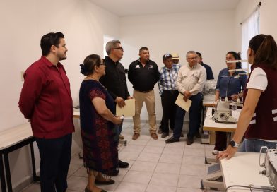 Entrega SEDIF rehabilitación de Casa de Salud y equipa consultorio en Melitón Albáñez