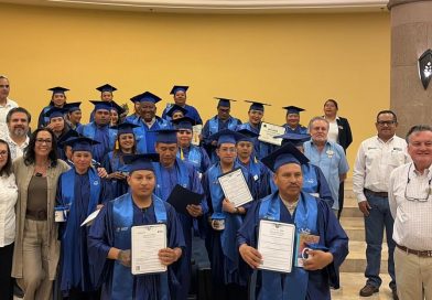 Entrega IEEA BCS certificados educativos a jóvenes y adultos en Cabo San Lucas