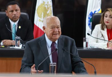 Acude Gobernador a develación del nombre y lema de la UABCS en el Congreso del Estado