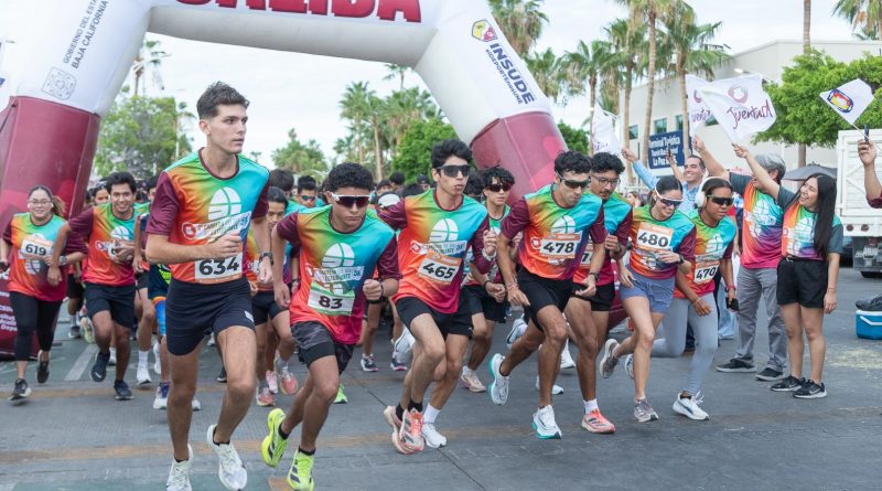 Más de 700 corredores celebran el Día del Estudiante en carrera 5K