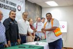 Se gradúa primera generación de operadores de maquinaria en La Paz
