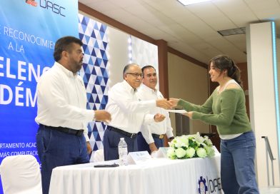 Reconoce UABCS a estudiantes con mejores promedios del Departamento Académico de Sistemas Computacionales