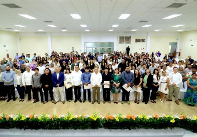 Entrega UABCS 191 nuevos títulos profesionales y 14 grados de posgrado a egresadas y egresados