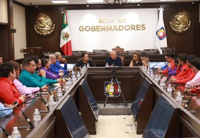 Sostiene Víctor Castro encuentro con el 4.º Parlamento Sudcaliforniano de la Diversidad Sexual; recibe propuestas