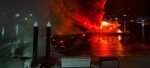 Voraz incendio destruye dos embarcaciones en la Marina de Cabo San Lucas; buscan a una persona desaparecida