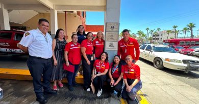 Redondeo de OXXO beneficia a Bomberos de Cabo San Lucas con más de 214 mil pesos