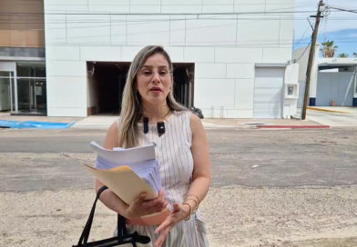 Madre acusa a juez federal de retener a sus hijas pese a tener la custodia legal