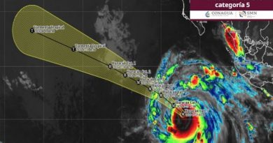 El huracán “Genevieve” ahora categoría 5 en la escala Saffir-Simpson, continúa alejándose de México