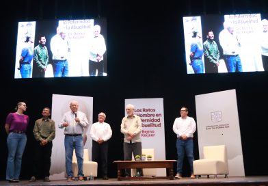 Participa Gobernador en conferencia para reflexionar sobre la paternidad y la abuelitud