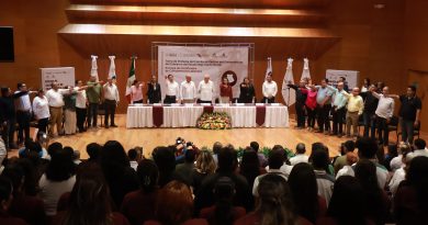 Entrega Gobernador 55 certificados de competencias laborales en La Paz