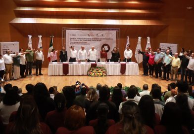 Entrega Gobernador 55 certificados de competencias laborales en La Paz