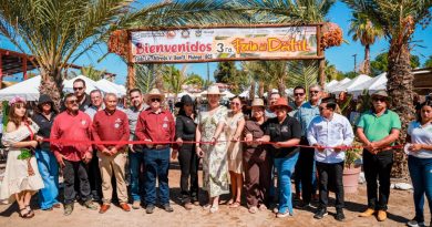 Edith Aguilar y Celina Ramírez acompañan la tercera edición de la Feria del Dátil en Ejido Bonfil