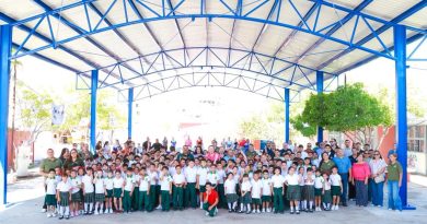 Edith Aguilar entrega techumbre en primaria Jesús López Gastélum
