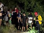 Bomberos de La Paz rescatan a 15 personas atrapadas en el arroyo San Blas