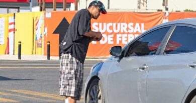 Aumentan reportes por personas que piden dinero en semáforos de La Paz; Ayuntamiento anuncia medidas