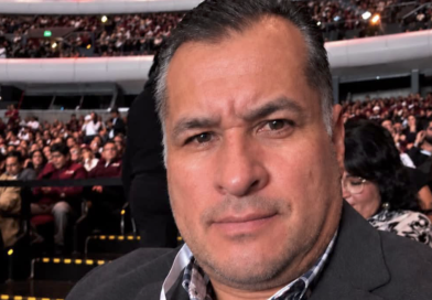 Saúl González llama a la unidad de Morena durante aniversario del partido