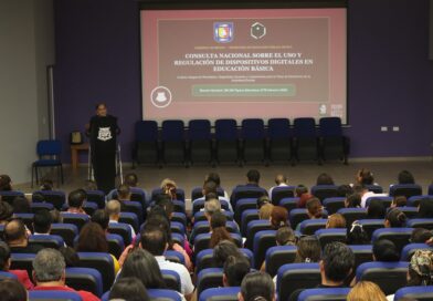 Realizan asambleas informativas sobre uso de celulares con más de 300 asistentes en La Paz