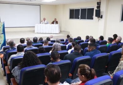 Asiste Víctor Castro a presentación de obra literaria en la UABCS