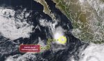 Tormenta tropical Simon continúa sin desplazarse y se localiza a 435 kilómetros de Cabo San Lucas