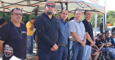 Anuncia Gobierno del Estado inversión conjunta para empastar el campo de fútbol del SNTE en BCS