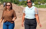 Supervisa alcaldesa Paz Ochoa Amador avances de la cancha de usos múltiples en la comunidad de Ensenada Blanca